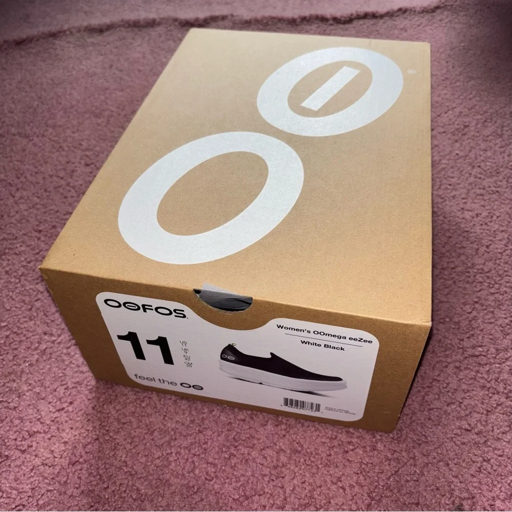 OOFOS Women's OOmеga eeZee Slip-On Shoe Box - Black White - Picture 2 of 7